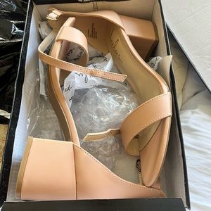 Brand new never worn Lulus nude heels